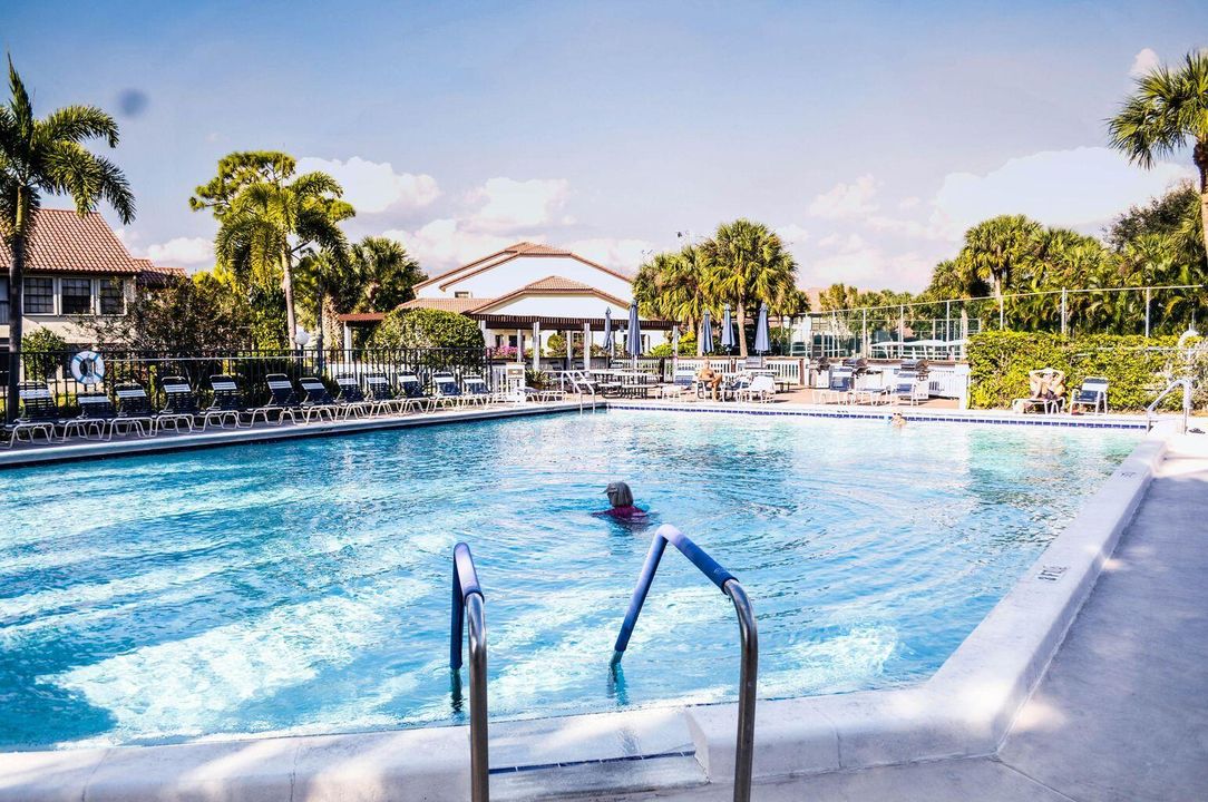 На продажу: $238,000 (2 спален, 2 ванн, 1133 Квадратных фут)