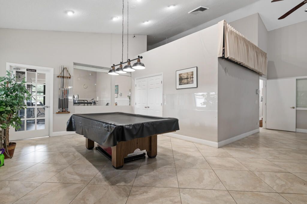 На продажу: $238,000 (2 спален, 2 ванн, 1133 Квадратных фут)