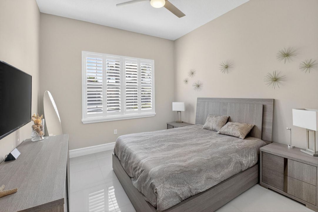 Под контрактом: $989,900 (2 спален, 2 ванн, 2160 Квадратных фут)