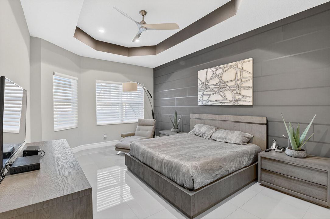 Под контрактом: $989,900 (2 спален, 2 ванн, 2160 Квадратных фут)