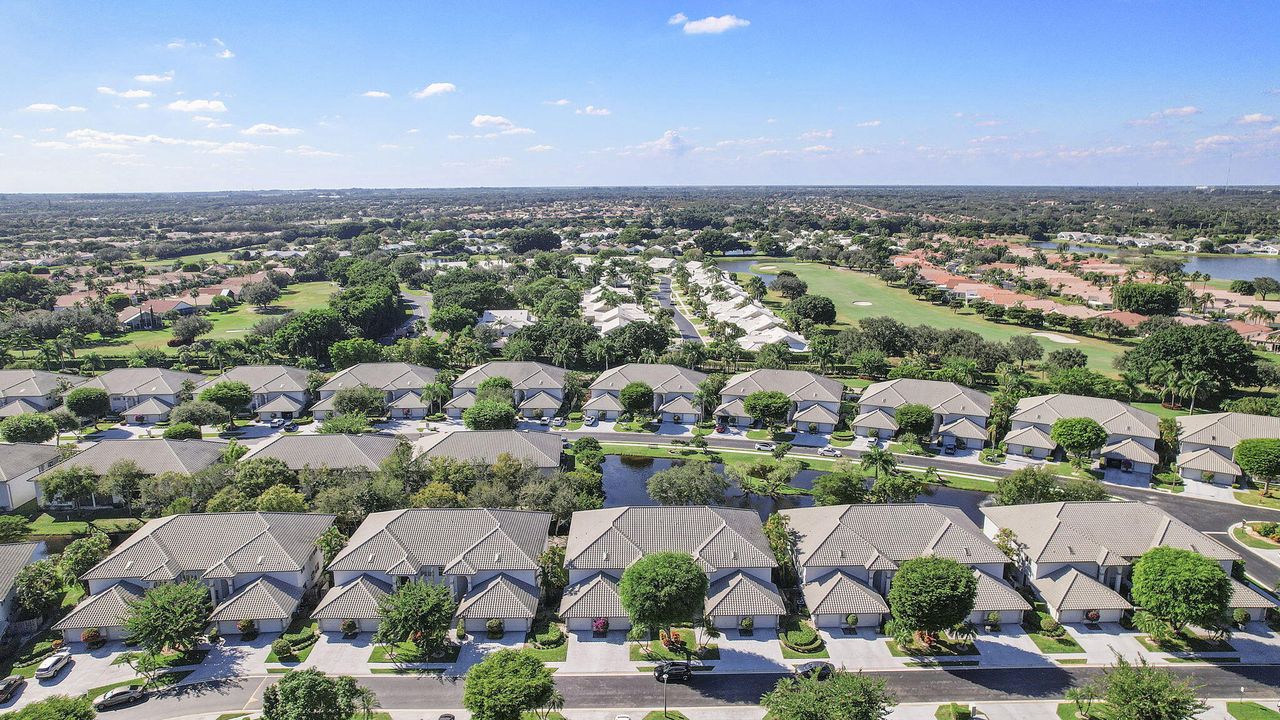 For Sale: $329,000 (2 beds, 2 baths, 1401 Square Feet)