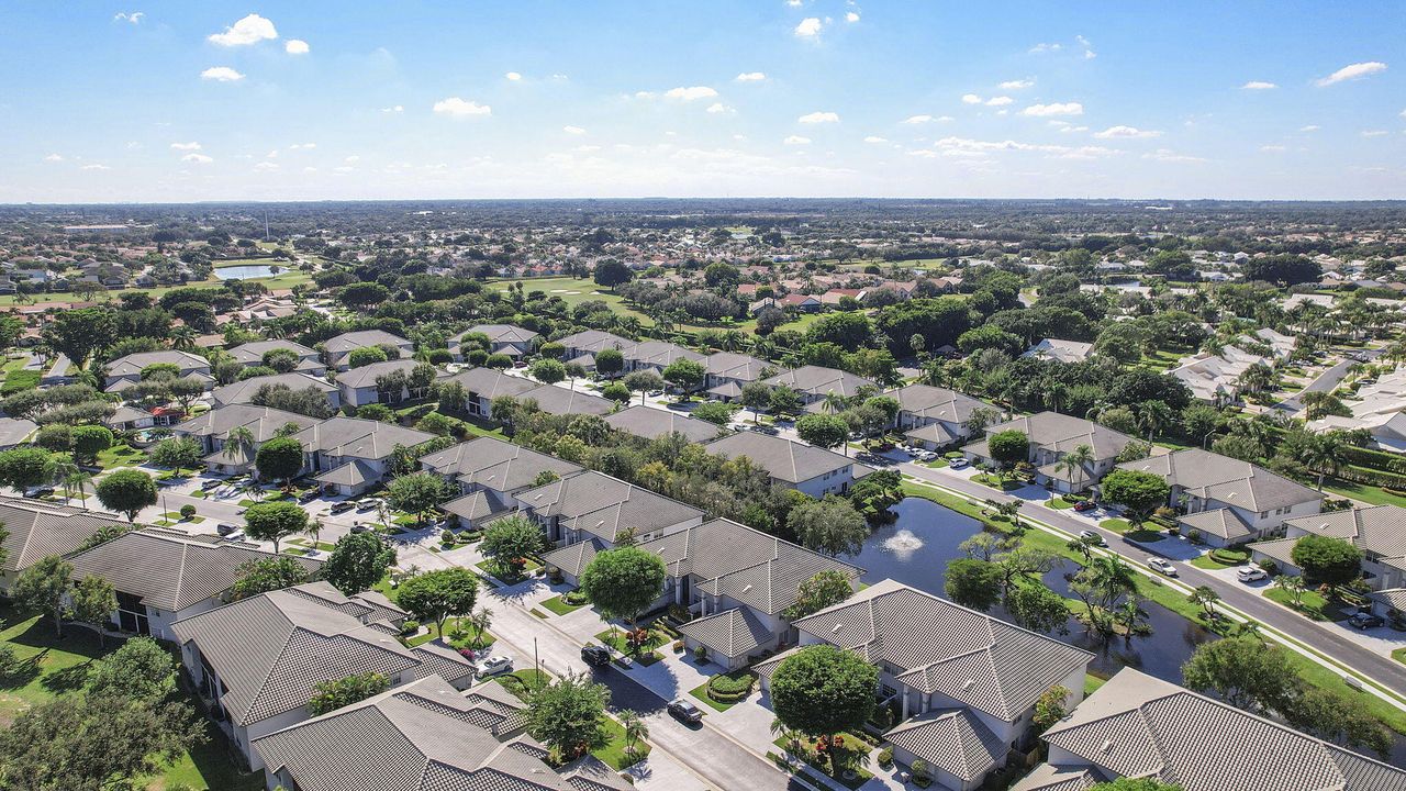 For Sale: $329,000 (2 beds, 2 baths, 1401 Square Feet)