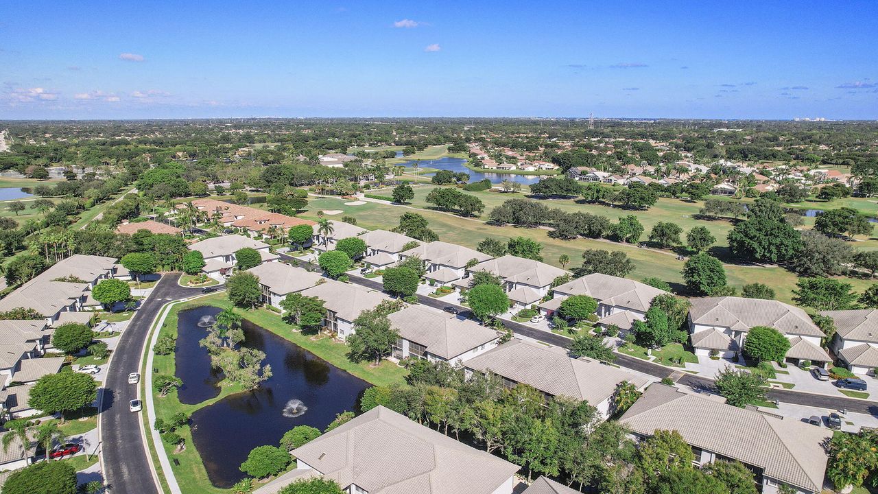 For Sale: $329,000 (2 beds, 2 baths, 1401 Square Feet)