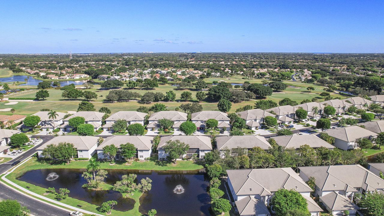 For Sale: $329,000 (2 beds, 2 baths, 1401 Square Feet)