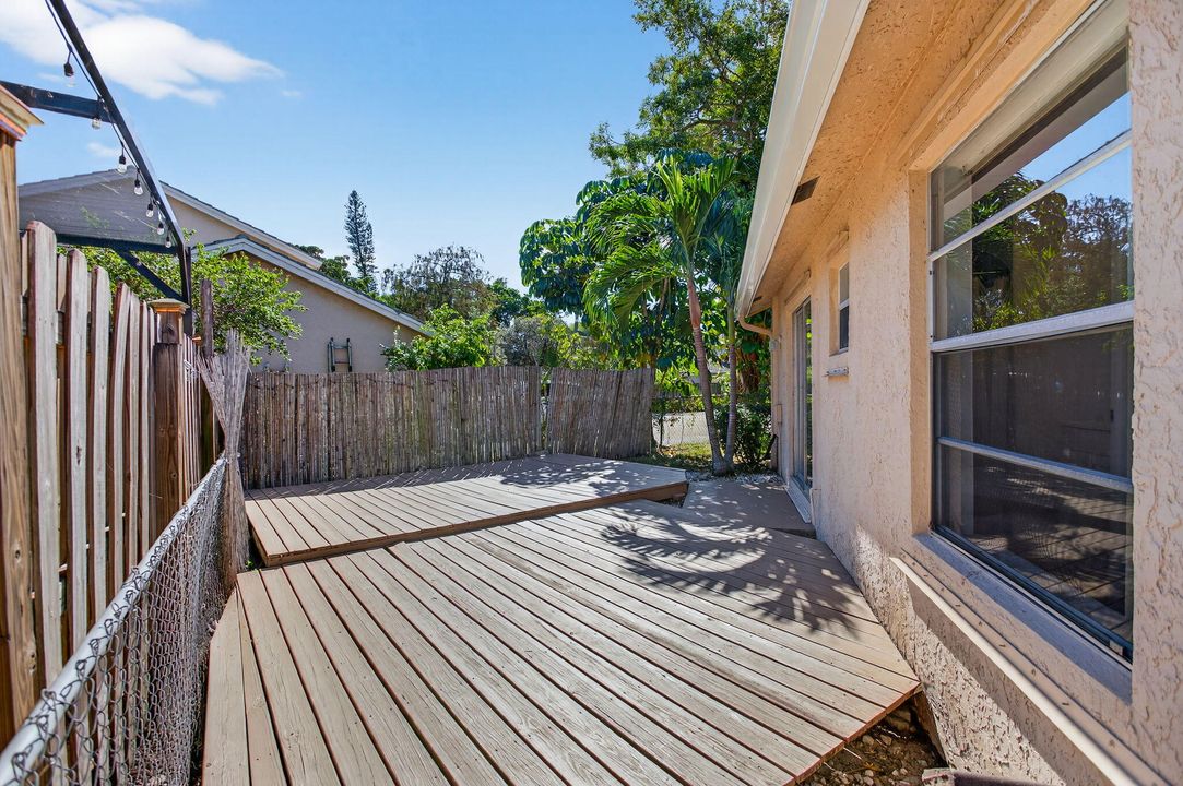 合同活跃: $399,000 (3 贝兹, 2 浴室, 1030 平方英尺)