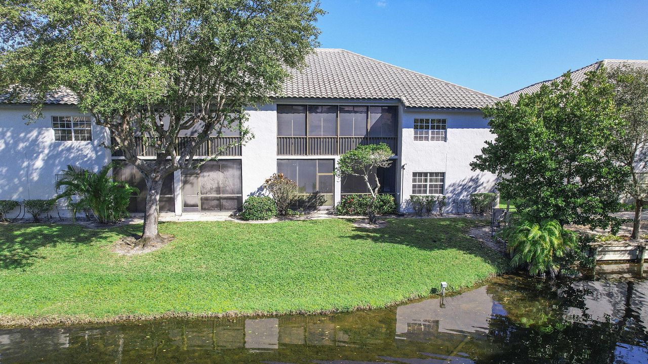 For Sale: $329,000 (2 beds, 2 baths, 1401 Square Feet)