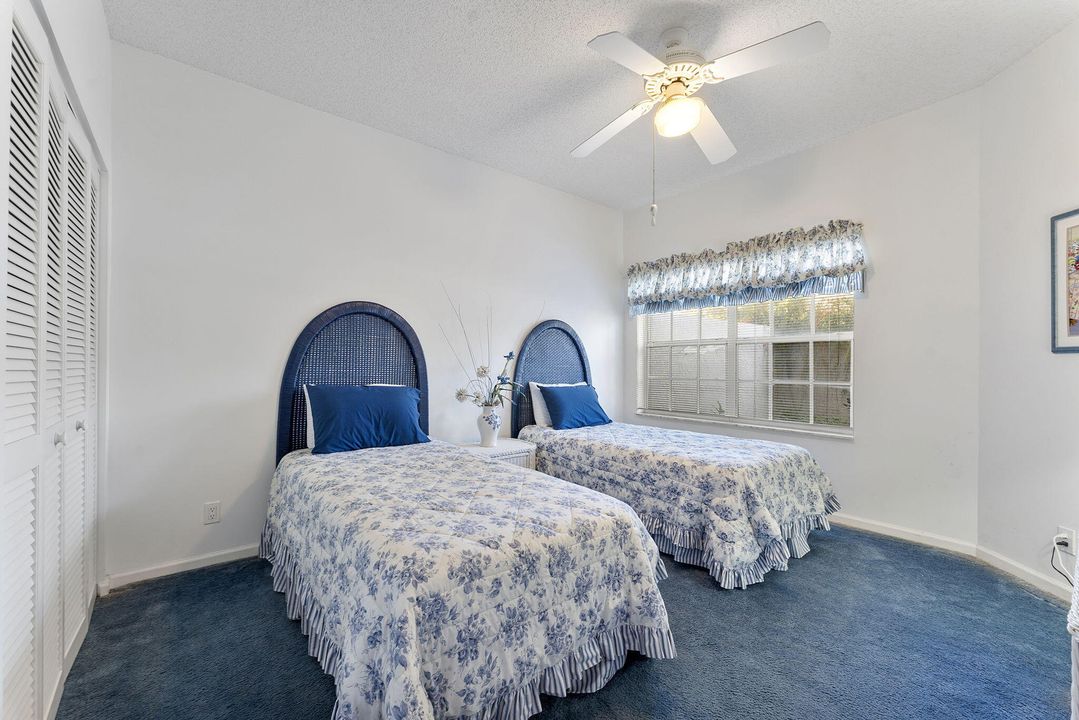 For Sale: $329,000 (2 beds, 2 baths, 1401 Square Feet)