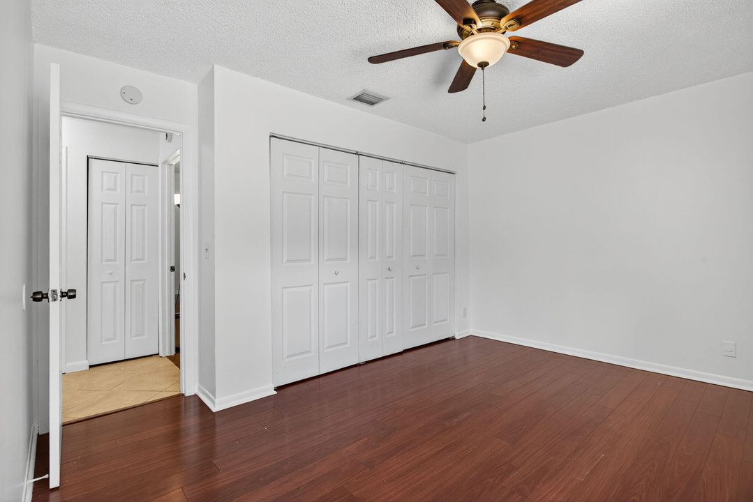 合同活跃: $399,000 (3 贝兹, 2 浴室, 1030 平方英尺)