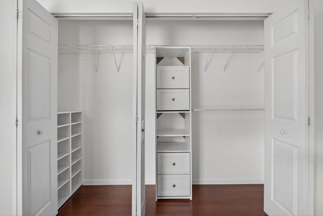 合同活跃: $399,000 (3 贝兹, 2 浴室, 1030 平方英尺)