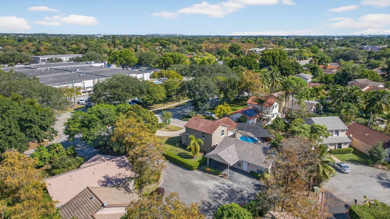 合同活跃: $399,000 (3 贝兹, 2 浴室, 1030 平方英尺)