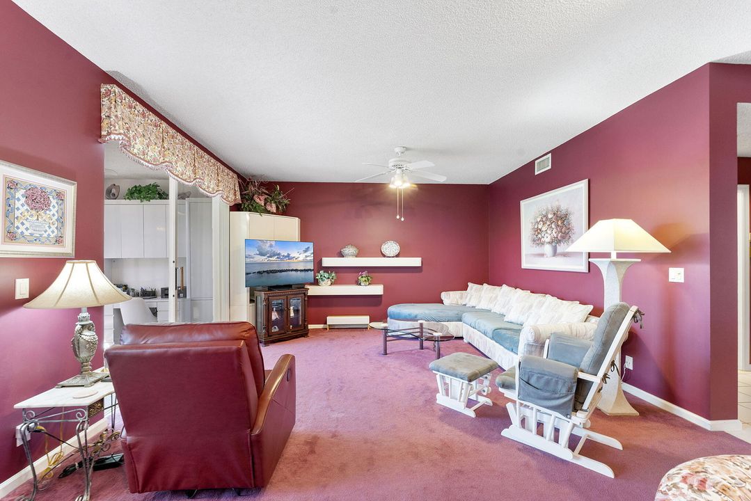 For Sale: $329,000 (2 beds, 2 baths, 1401 Square Feet)