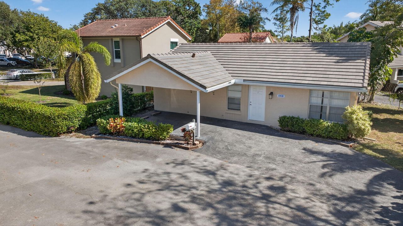 合同活跃: $399,000 (3 贝兹, 2 浴室, 1030 平方英尺)