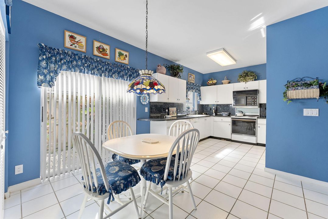 For Sale: $329,000 (2 beds, 2 baths, 1401 Square Feet)
