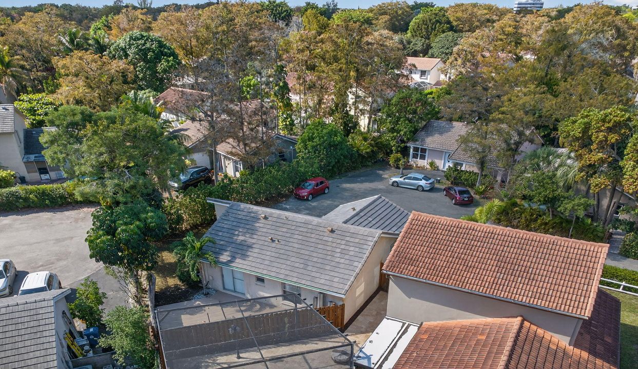 合同活跃: $399,000 (3 贝兹, 2 浴室, 1030 平方英尺)