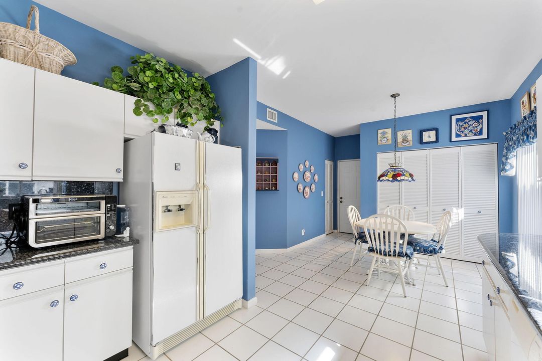 For Sale: $329,000 (2 beds, 2 baths, 1401 Square Feet)