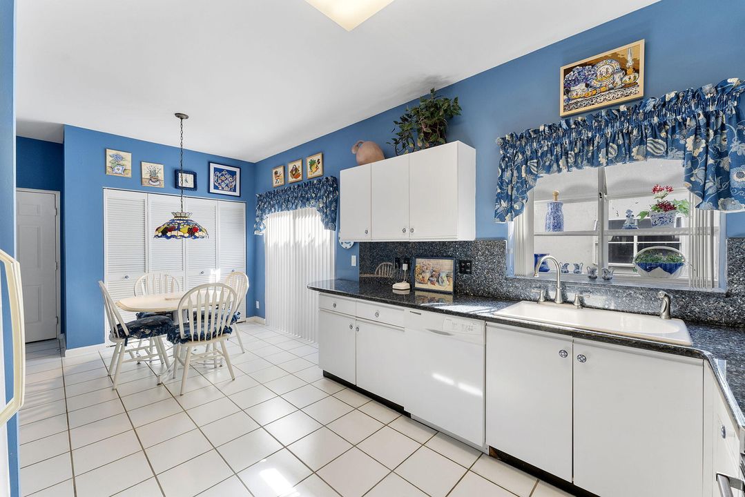 For Sale: $329,000 (2 beds, 2 baths, 1401 Square Feet)