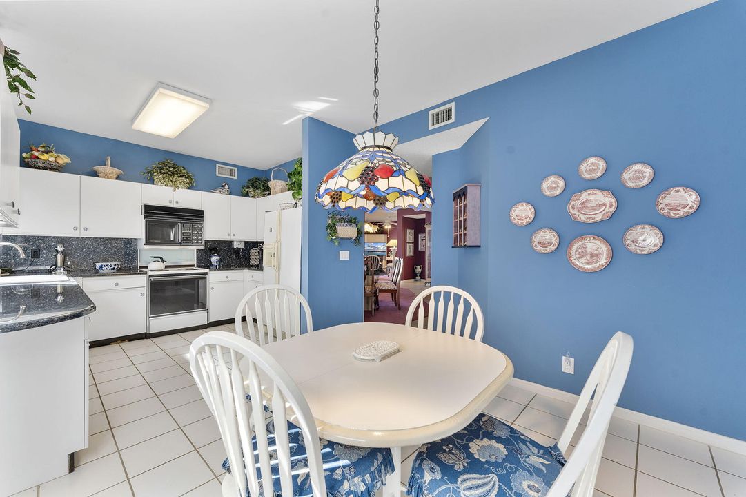 For Sale: $329,000 (2 beds, 2 baths, 1401 Square Feet)