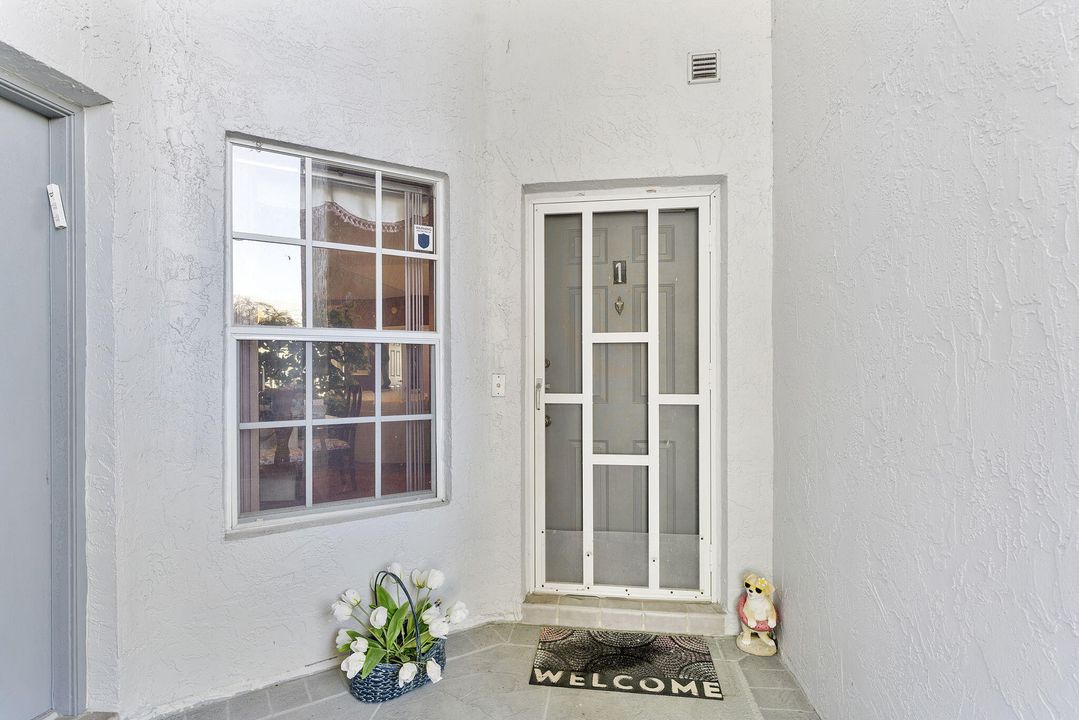 For Sale: $329,000 (2 beds, 2 baths, 1401 Square Feet)