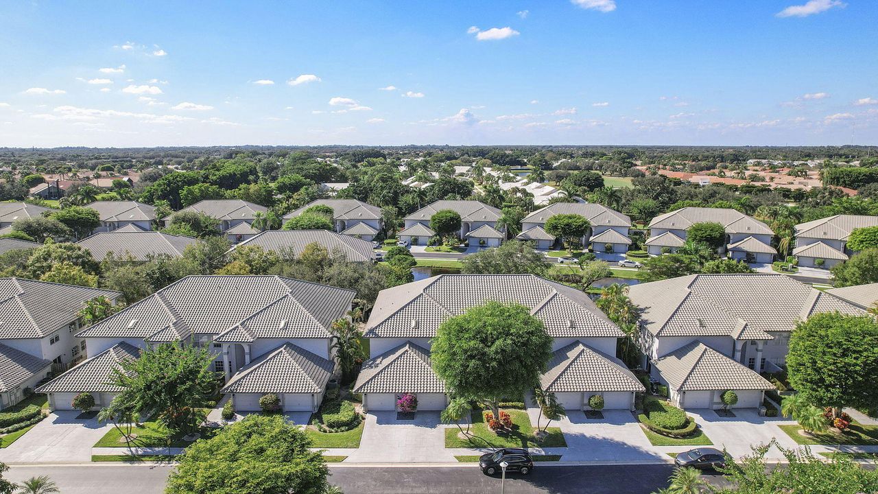 For Sale: $329,000 (2 beds, 2 baths, 1401 Square Feet)