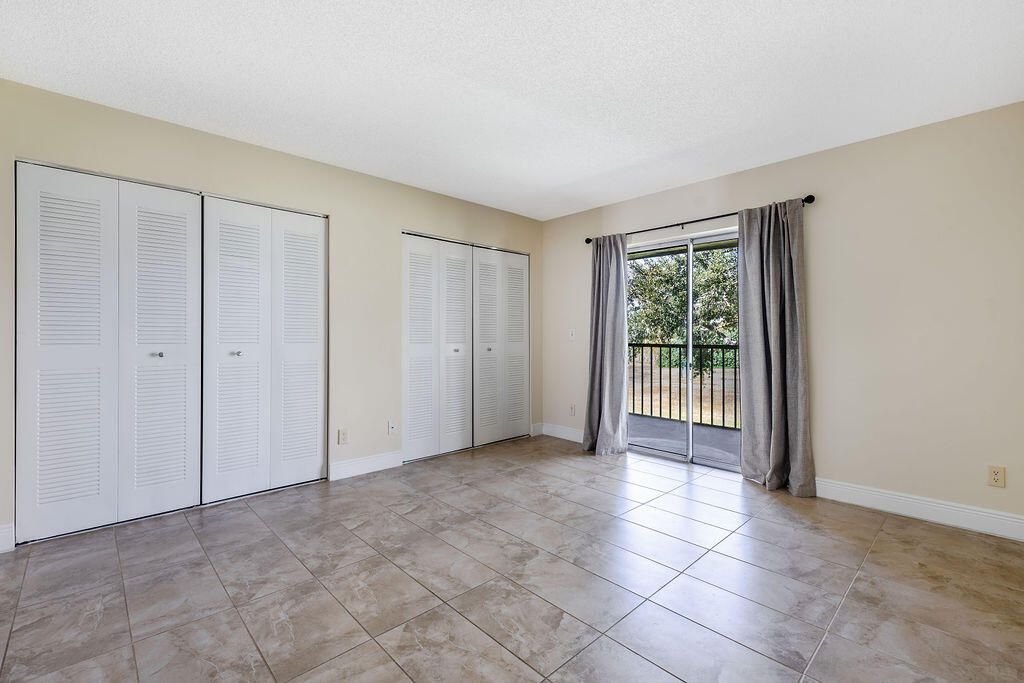 For Sale: $133,000 (1 beds, 1 baths, 704 Square Feet)