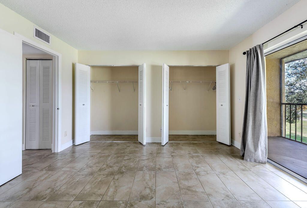 For Sale: $133,000 (1 beds, 1 baths, 704 Square Feet)