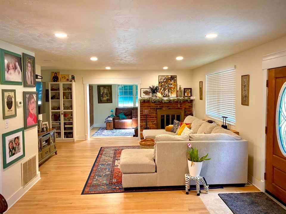 For Sale: $599,900 (4 beds, 3 baths, 1996 Square Feet)