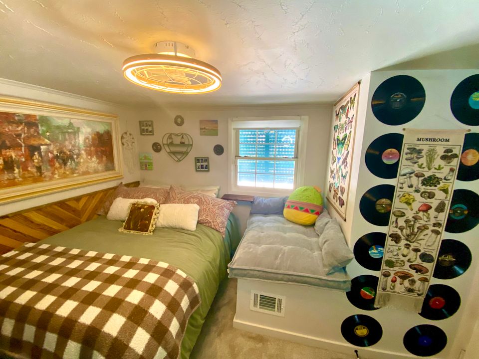 For Sale: $599,900 (4 beds, 3 baths, 1996 Square Feet)