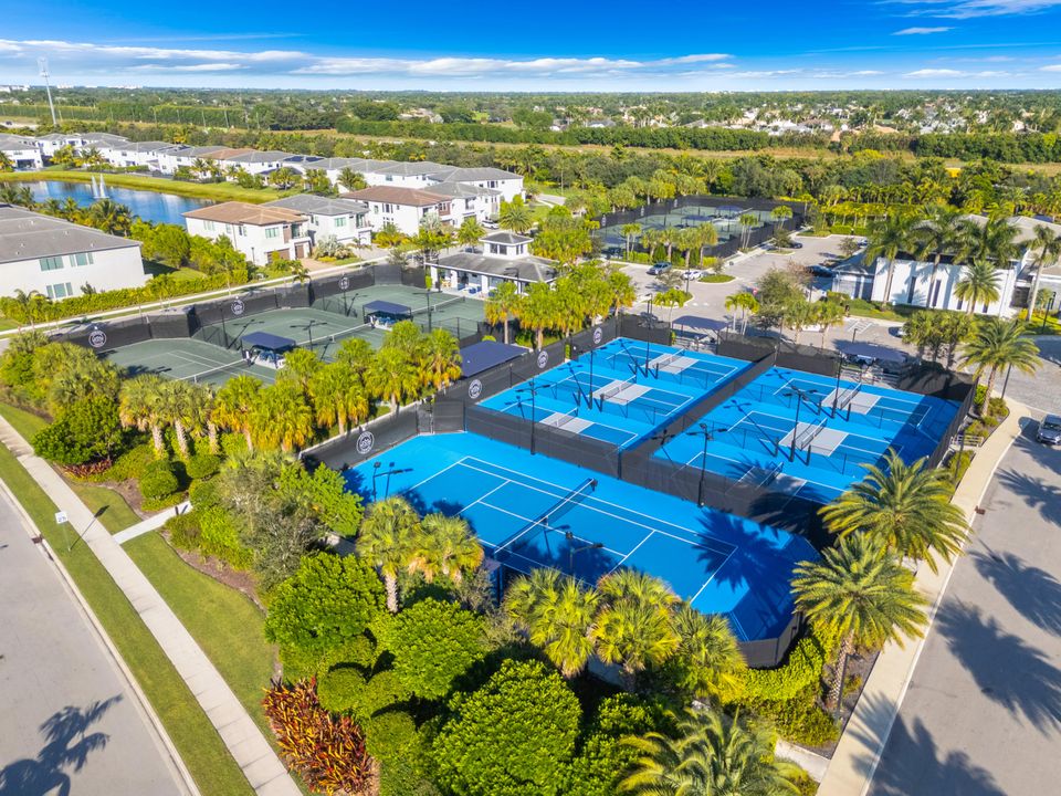 На продажу: $1,699,900 (3 спален, 3 ванн, 2240 Квадратных фут)