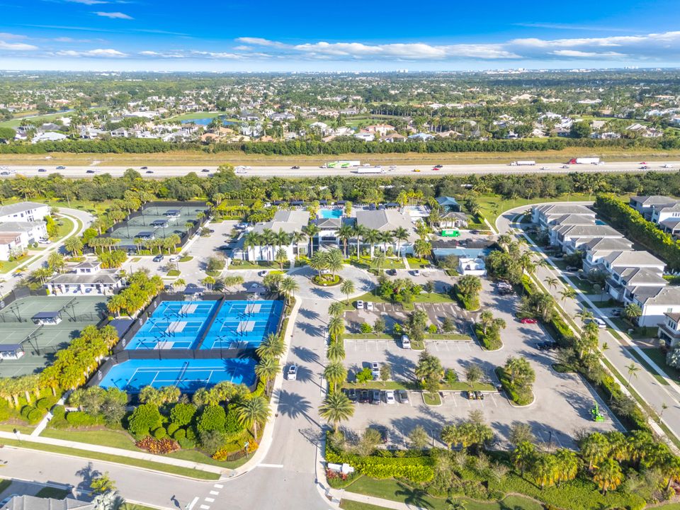 На продажу: $1,699,900 (3 спален, 3 ванн, 2240 Квадратных фут)