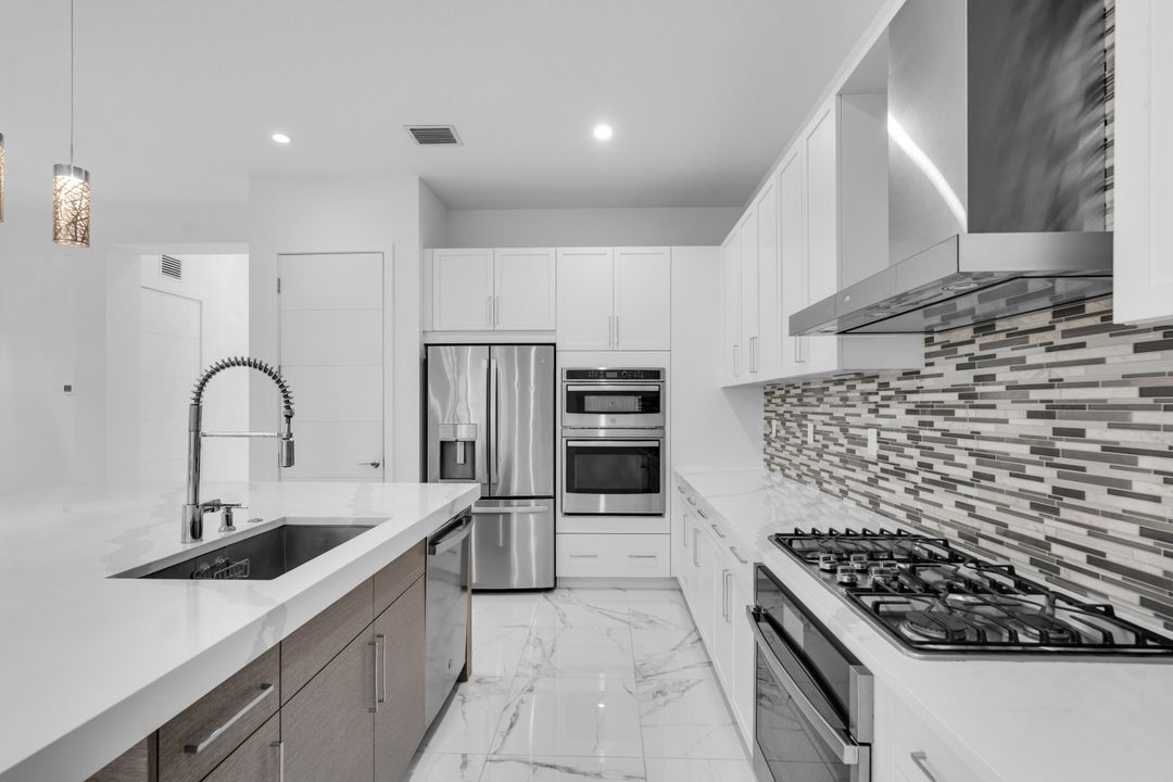 На продажу: $1,699,900 (3 спален, 3 ванн, 2240 Квадратных фут)