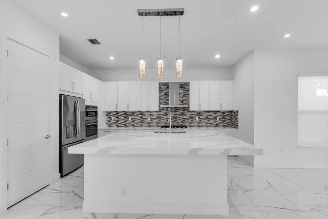 На продажу: $1,699,900 (3 спален, 3 ванн, 2240 Квадратных фут)