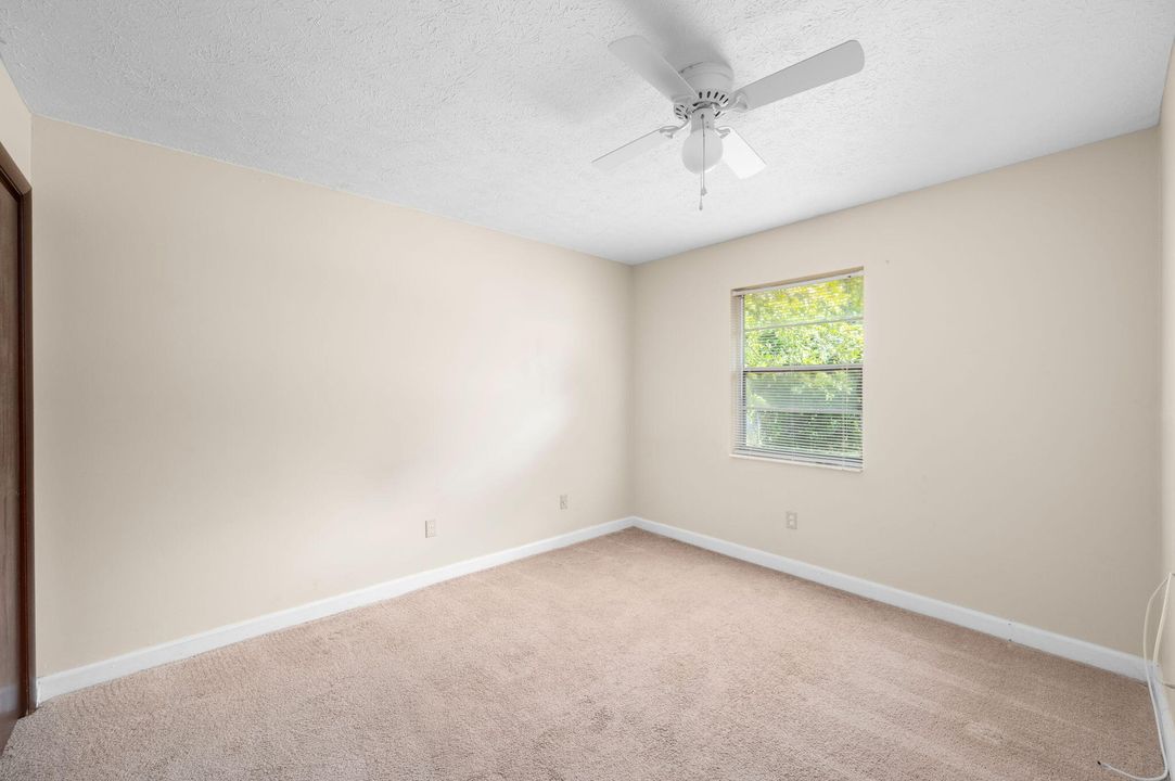 На продажу: $330,111 (3 спален, 2 ванн, 1694 Квадратных фут)