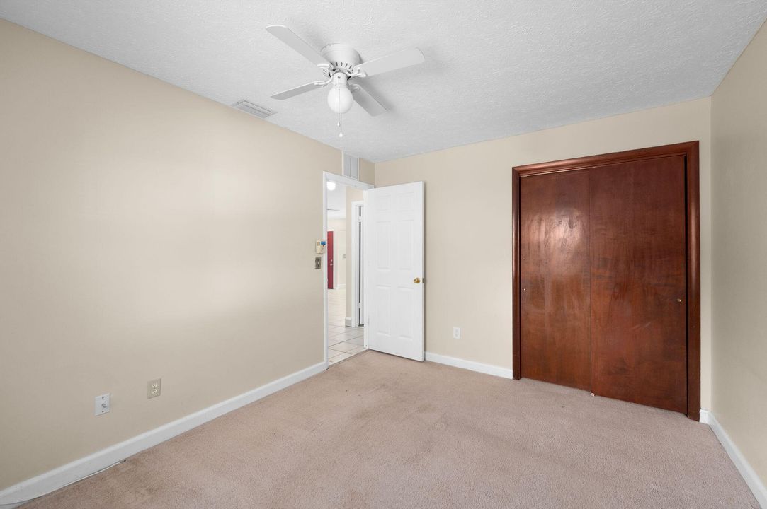 На продажу: $330,111 (3 спален, 2 ванн, 1694 Квадратных фут)