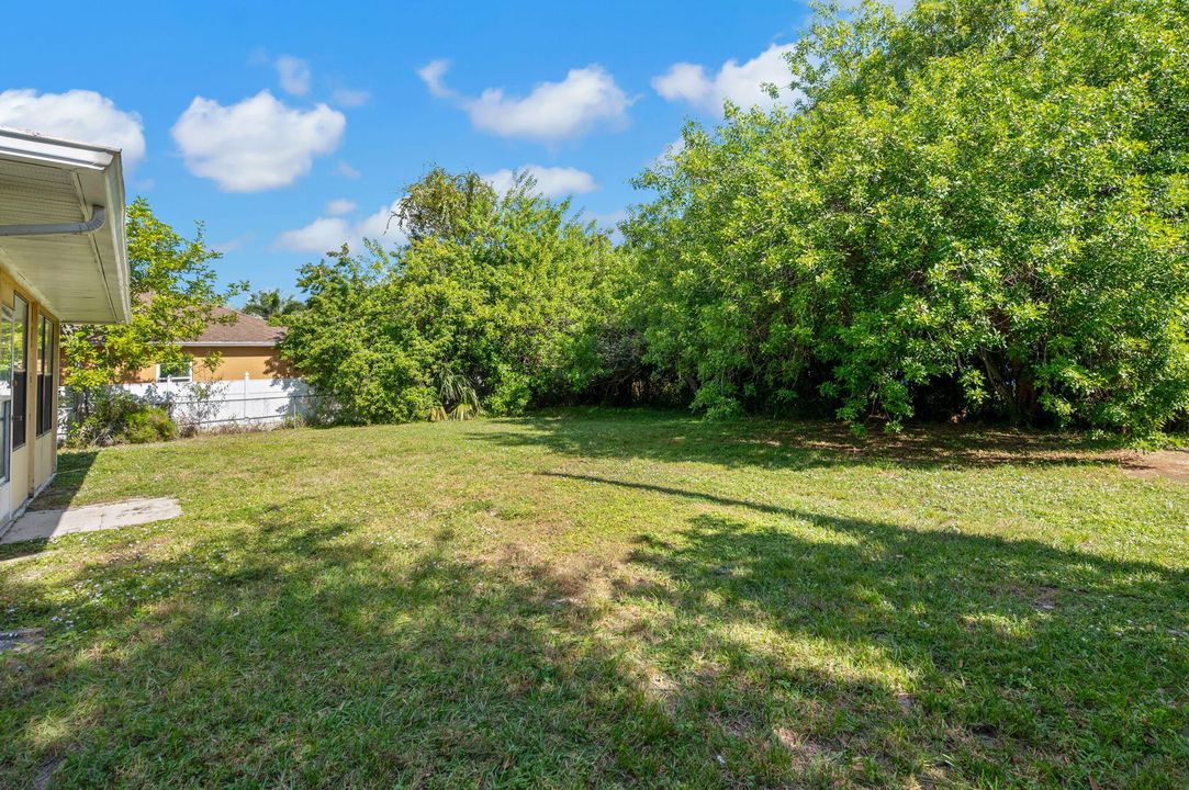 На продажу: $330,111 (3 спален, 2 ванн, 1694 Квадратных фут)