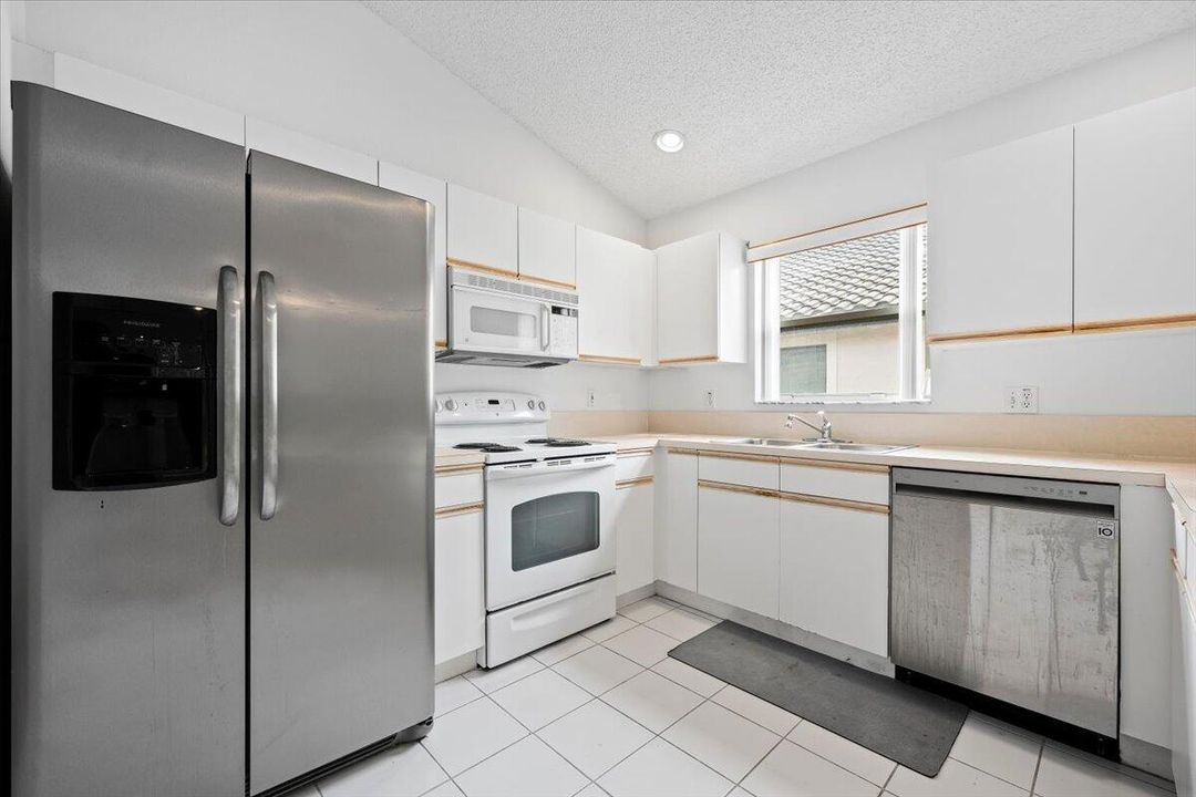 For Sale: $484,900 (3 beds, 2 baths, 1408 Square Feet)