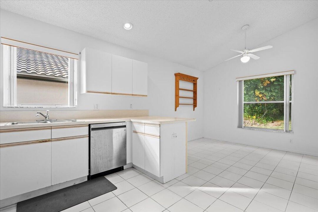 For Sale: $484,900 (3 beds, 2 baths, 1408 Square Feet)