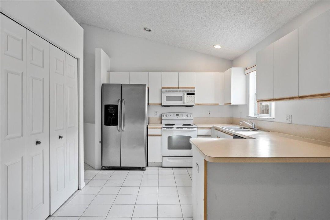 For Sale: $484,900 (3 beds, 2 baths, 1408 Square Feet)