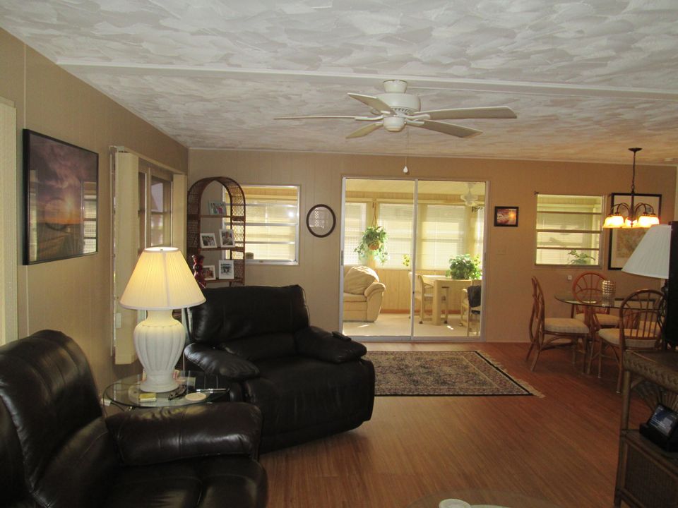 待售: $49,500 (2 贝兹, 2 浴室, 1200 平方英尺)