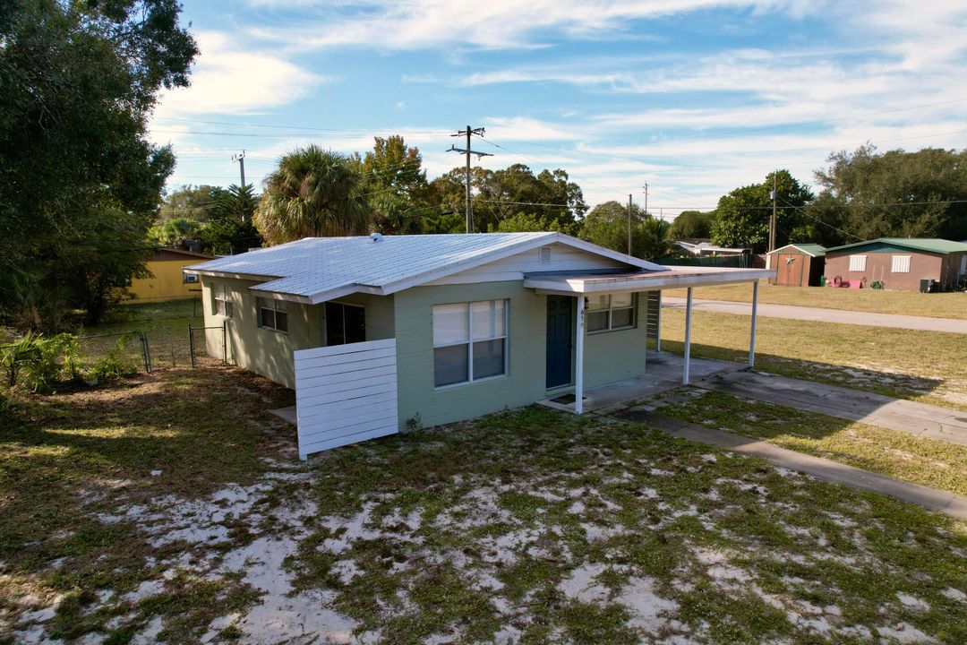 Active With Contract: $224,999 (3 beds, 1 baths, 864 Square Feet)