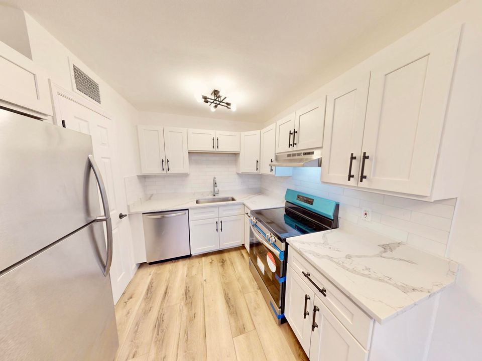 Active With Contract: $224,999 (3 beds, 1 baths, 864 Square Feet)