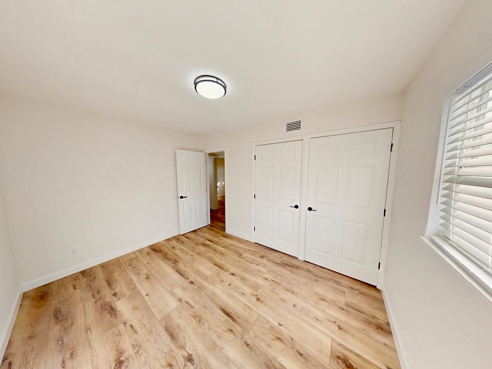 Active With Contract: $224,999 (3 beds, 1 baths, 864 Square Feet)