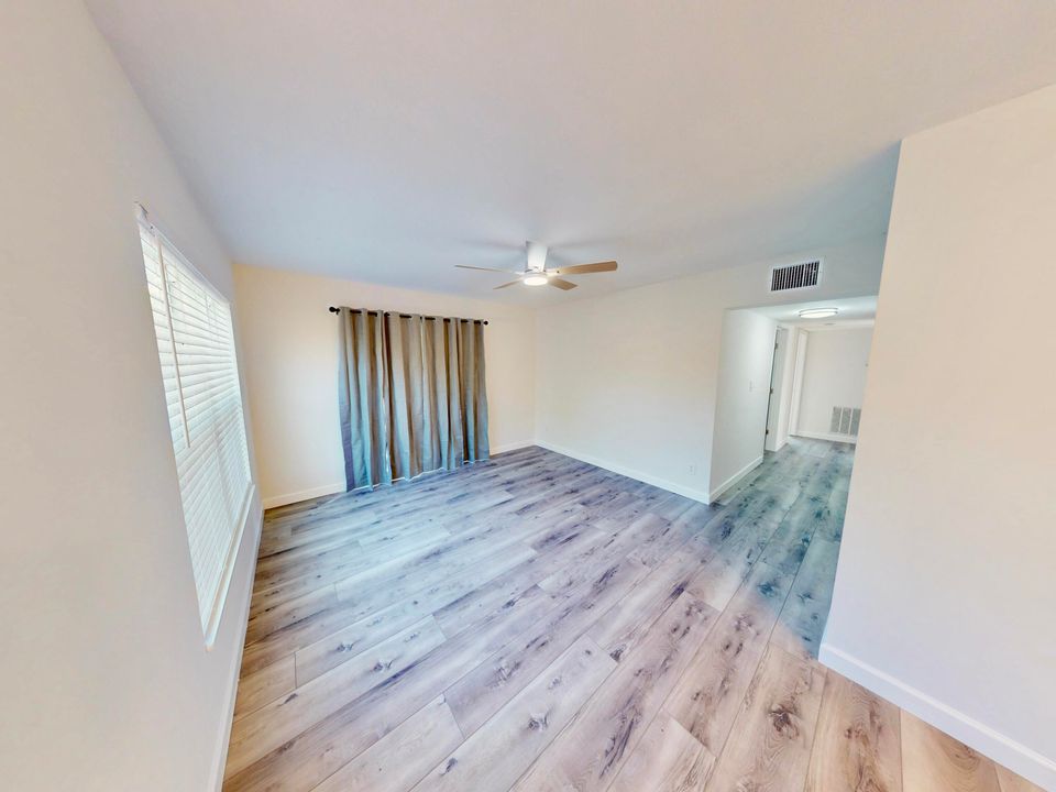 Active With Contract: $224,999 (3 beds, 1 baths, 864 Square Feet)