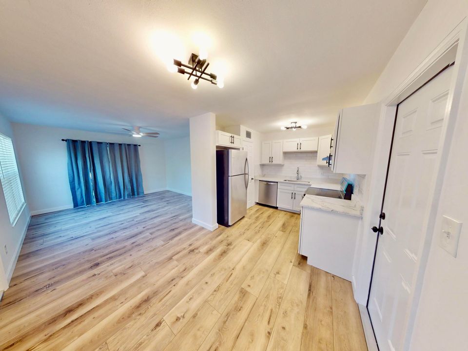 Active With Contract: $224,999 (3 beds, 1 baths, 864 Square Feet)