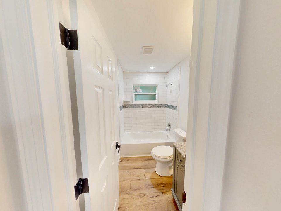 Active With Contract: $224,999 (3 beds, 1 baths, 864 Square Feet)