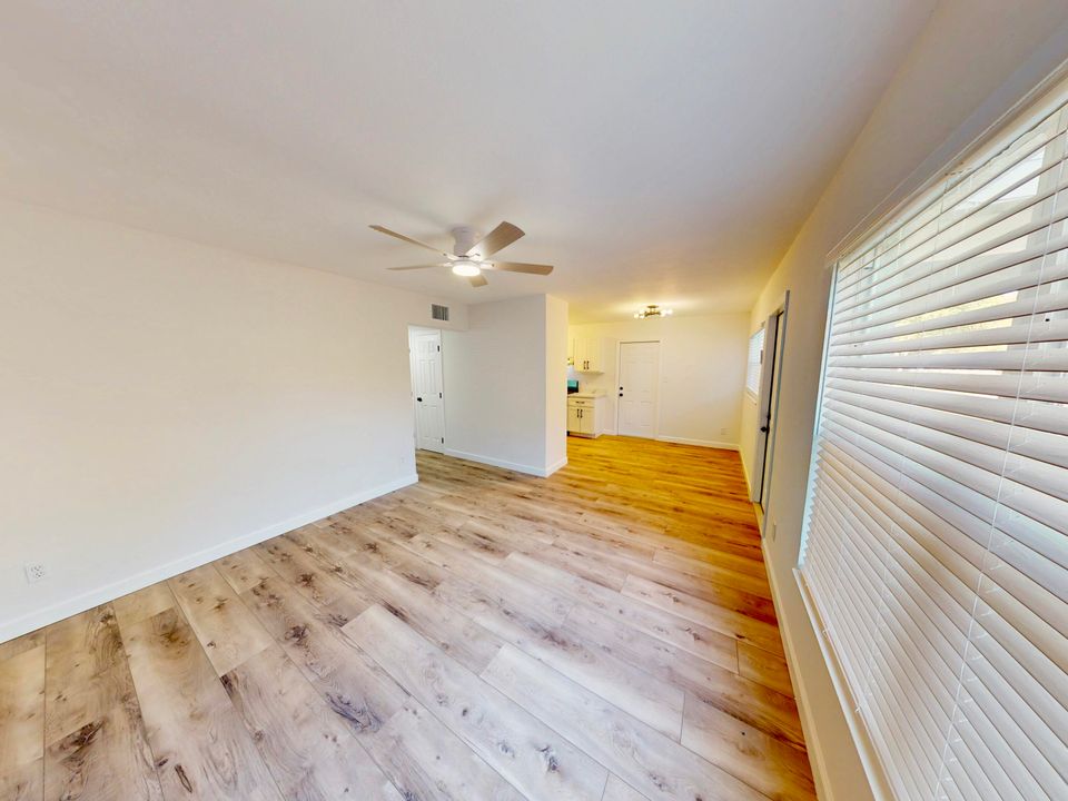 Active With Contract: $224,999 (3 beds, 1 baths, 864 Square Feet)