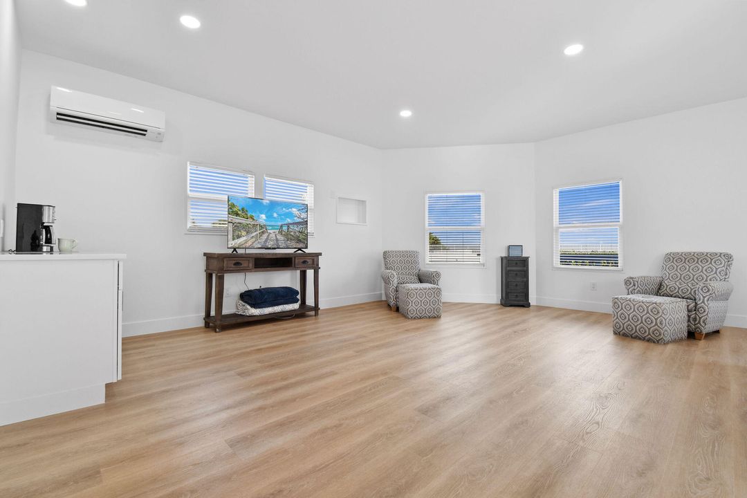 En Venta: $2,249,000 (4 camas, 3 baños, 2832 Pies cuadrados)