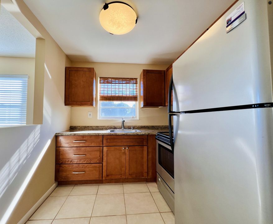 For Sale: $79,900 (1 beds, 1 baths, 684 Square Feet)