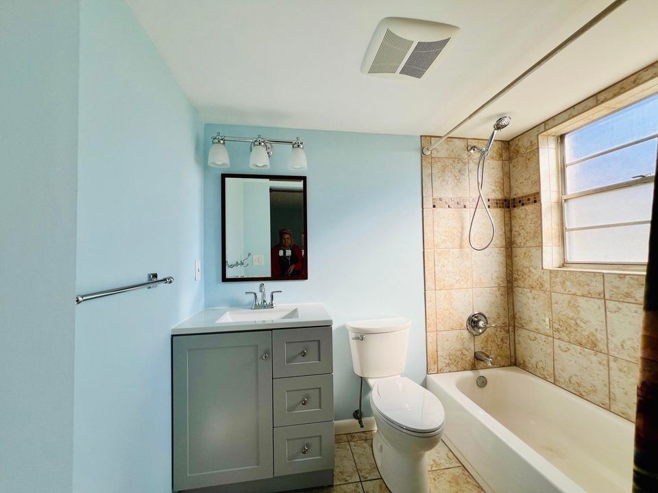 For Sale: $79,900 (1 beds, 1 baths, 684 Square Feet)