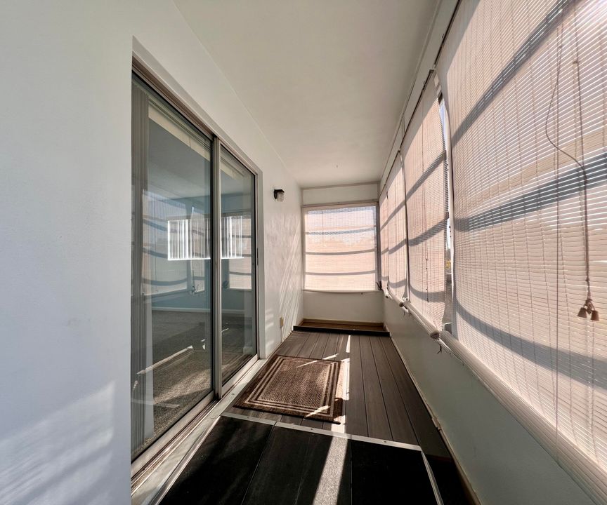 For Sale: $79,900 (1 beds, 1 baths, 684 Square Feet)