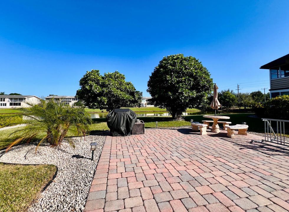 For Sale: $79,900 (1 beds, 1 baths, 684 Square Feet)